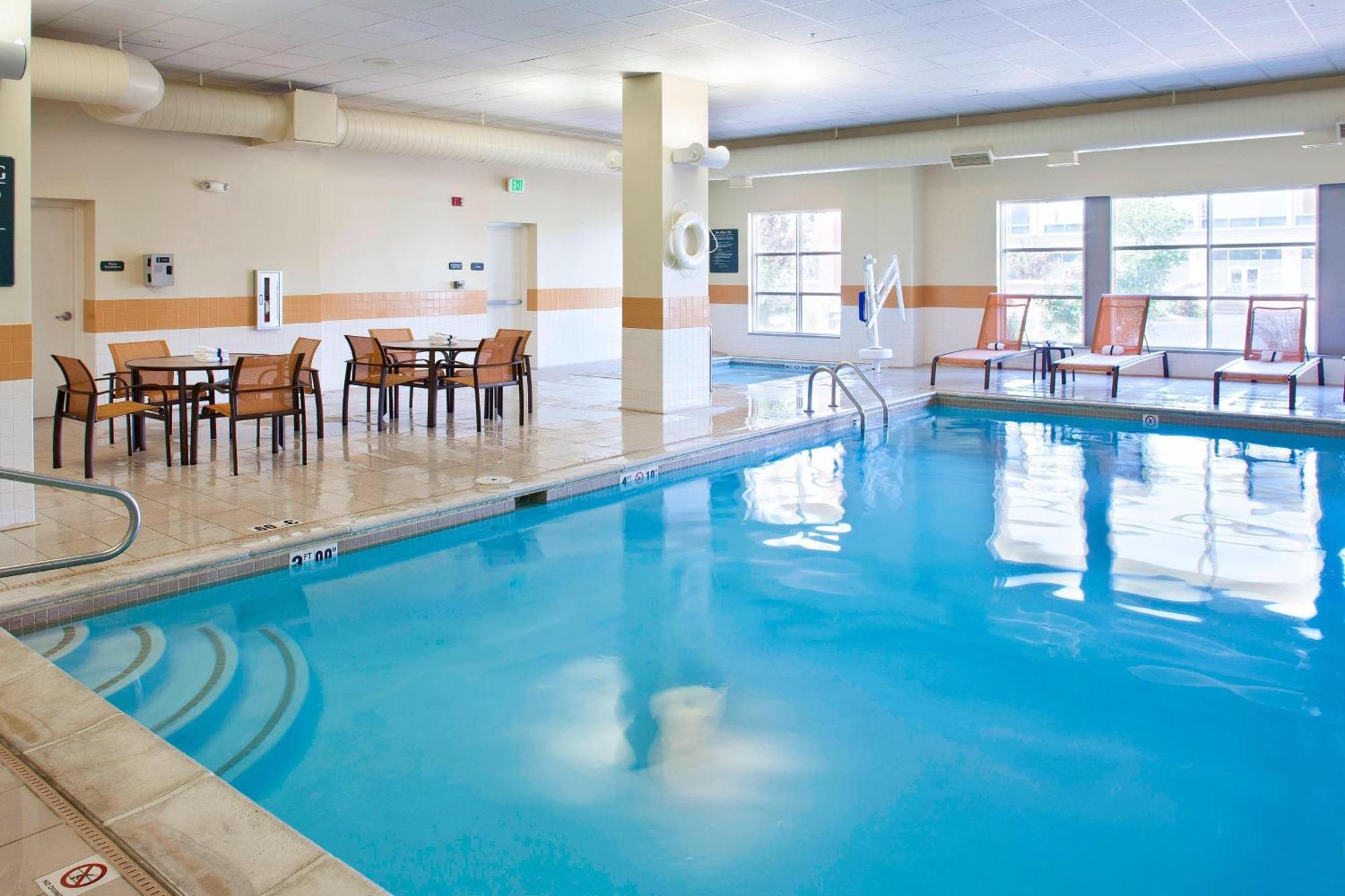Hotel Courtyard By Marriott Pueblo Exterior foto